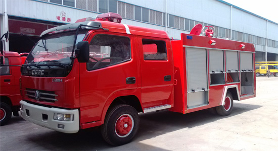 多利卡3.5吨泡沫消防车图片