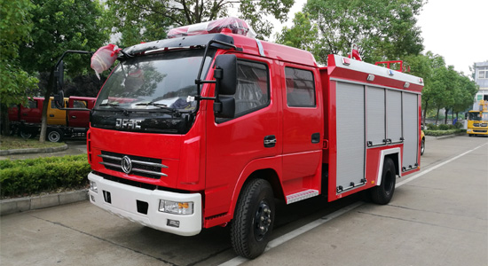 东风多利卡3.5吨泡沫消防车